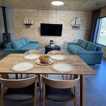 Sunset Hausbot Botel *