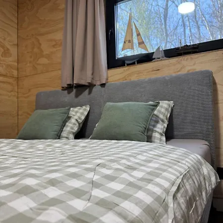 Sunset Hausbot 船屋 *