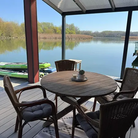 船屋 Sunset Hausbot *