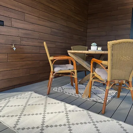 船屋 Sunset Hausbot