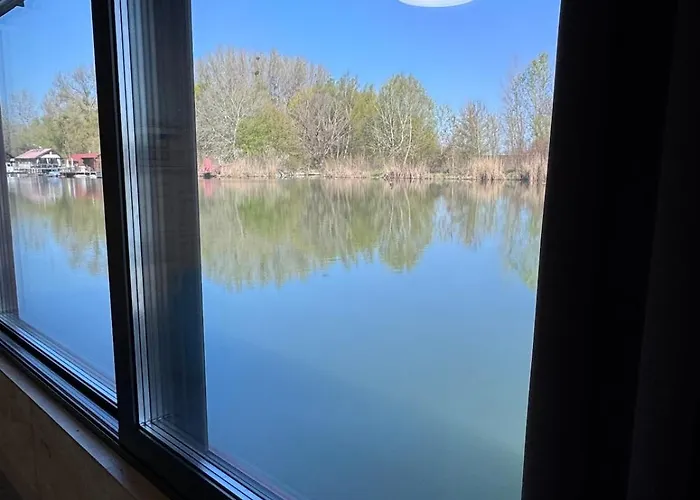 بوتيل Sunset Hausbot براتسيلافا