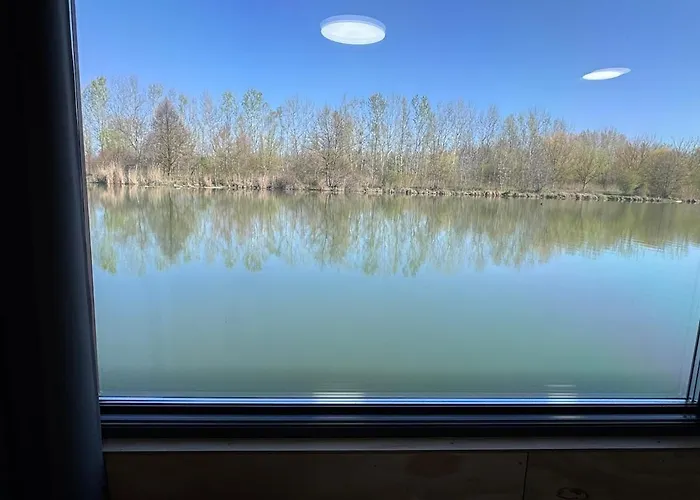 Sunset Hausbot بوتيل *