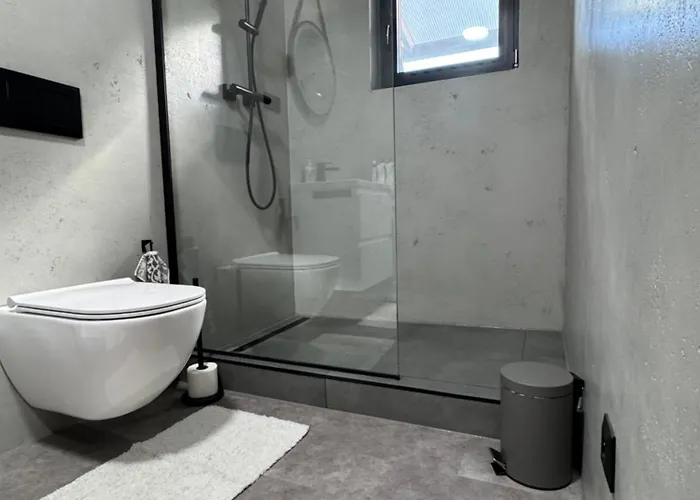 Sunset Hausbot بوتيل