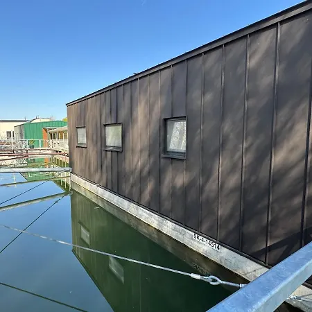 Sunset Hausbot Botel