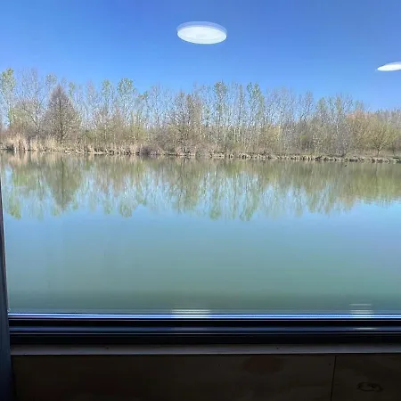 Sunset Hausbot 船屋 *