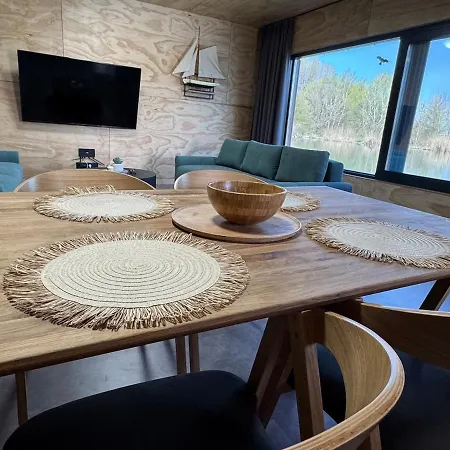 Sunset Hausbot 船屋