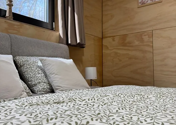 Sunset Hausbot Botel