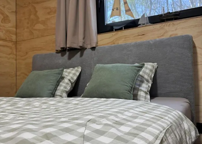 Sunset Hausbot Botel *